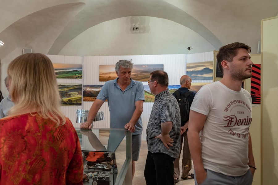 Fotogalerie z vernisáže Romana KŘÍŽE