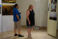 Fotografie z instalace výstavy ke 30. výročí založení fotoklubu