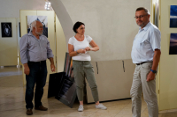 Fotografie z instalace výstavy ke 30. výročí založení fotoklubu