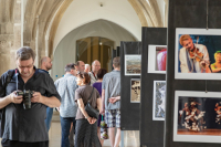 Fotografie z vernisáže výstavy k 30. výročí založení fotoklubu