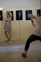 Fotografie z instalace výstavy ke 30. výročí založení fotoklubu