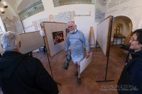 Fotografie z instalace výstavy v Dolních Kounicích