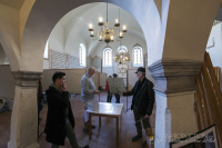 Fotografie z instalace výstavy v Dolních Kounicích