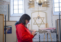 Fotografie z instalace výstavy v Dolních Kounicích