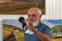 Fotografie z vernisáže výstavy k 30. výročí založení fotoklubu
