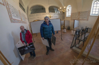 Fotografie z instalace výstavy v Dolních Kounicích