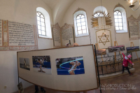Fotografie z instalace výstavy v Dolních Kounicích