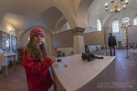 Fotografie z instalace výstavy v Dolních Kounicích