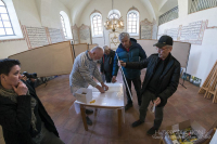 Fotografie z instalace výstavy v Dolních Kounicích