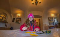 Fotografie z instalace výstavy v Dolních Kounicích