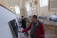 Fotografie z instalace výstavy v Dolních Kounicích