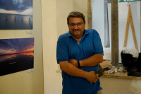 Fotografie z instalace výstavy ke 30. výročí založení fotoklubu